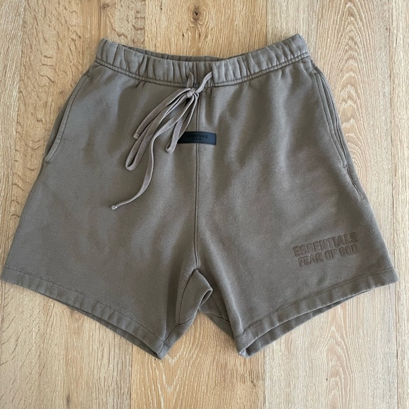 Fear of God Essentials Sweat Shorts Brown Logo Streetwear Gym Mens XS 28" x 6" - Picture 1 of 7